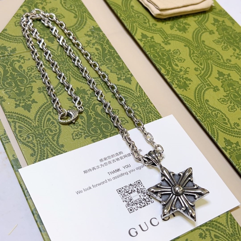 G*u*i necklaces